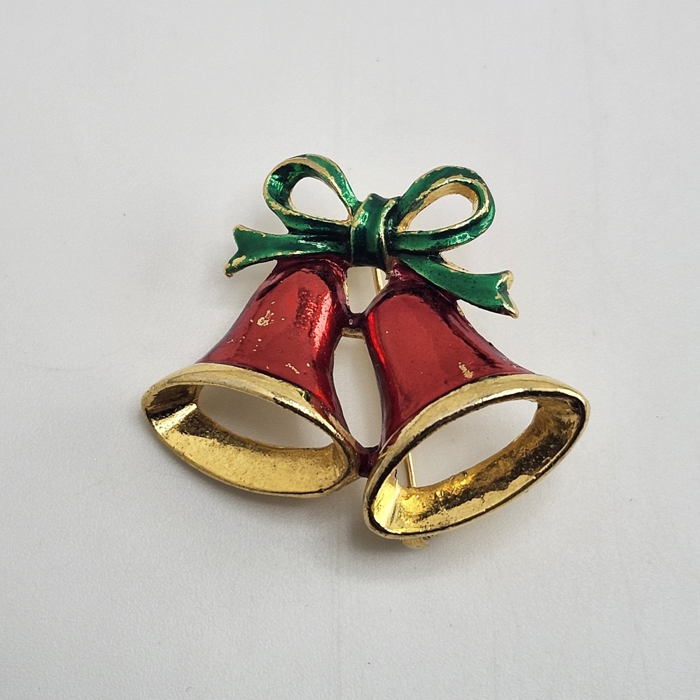 VINTAGE GOLD TONE METAL ENAMEL DOUBLE BELL CHRISTMAS PIN BROOCH READ